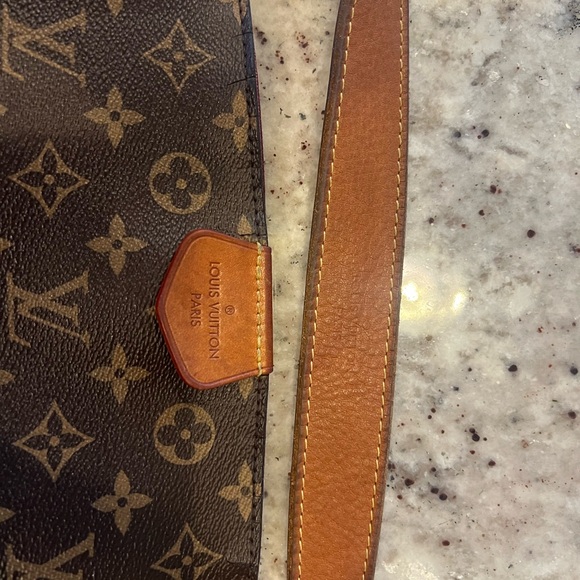 Authentic Louis Vitton Graceful MM Handbag - Picture 13 of 16